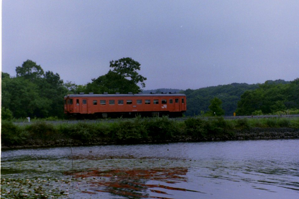 Kiha 22 passing Onuma Koen 1