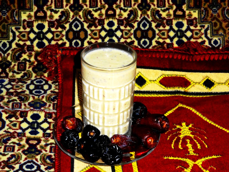 Khajoor Ka Milkshake