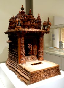 Jainist family shrine, Gujarat, West India, 18th century, teak wood, view 1 - Ethnological Museum, Berlin - DSC01573