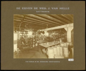 Kijkje in de afdeling theepakkerij van Van Nelle te Rotterdam, Bestanddeelnr 256-1245