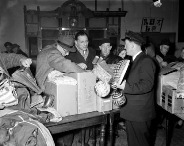 Kijkdag KLM veiling in Uithoorn van gevonden voorwerp, Bestanddeelnr 906-9805