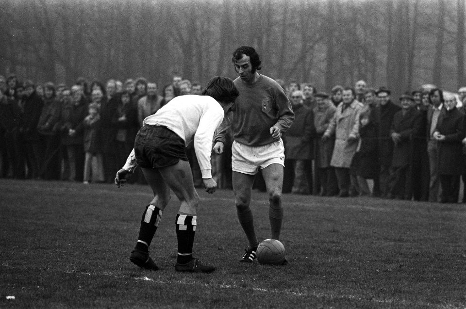 KHFC tegen Oud Internationals , Coen Moulijn in aktie, Bestanddeelnr 926-1308