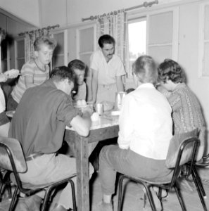 Kibboets Nir Elyahu Kibboetsbewoners aan de maaltijd in de gemeenschappelijke e, Bestanddeelnr 255-3710
