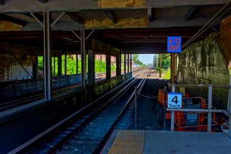 Kew Gardens LIRR station looking east along main line