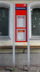 Kiefersfelden Bahnhof — Stationsschild außen photo