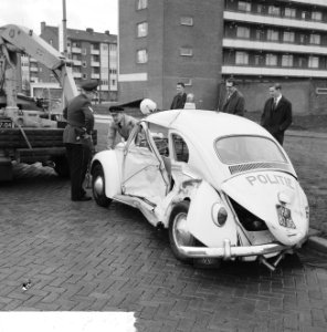 Kettingbotsing hoek Burgemeester De Vlughtlaan , Haarlemmerweg, de beschadigde p, Bestanddeelnr 916-3650