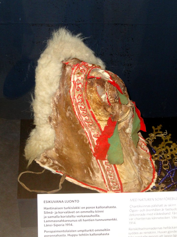 Khanty fur hat, reindeer, Western Siberia, 1914 - Museum of Cultures (Helsinki) - DSC04746