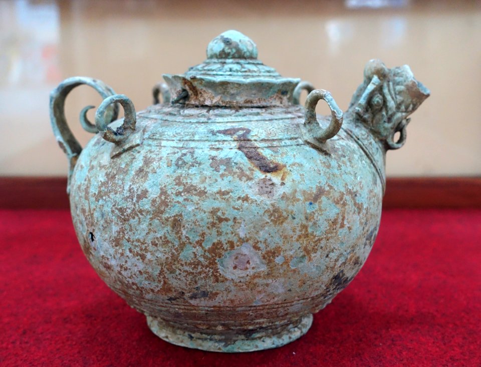 Kettle, Vietnam, 14th century AD, bronze - Museum of Vietnamese History - Ho Chi Minh City - DSC06207