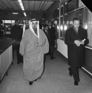 Khalifa Sir Salman , sjeik van Barijn voor zaken in Holland, Bestanddeelnr 913-5849