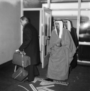 Khalifa Sir Salman , sjeik van Barijn voor zaken in Holland, Bestanddeelnr 913-5851
