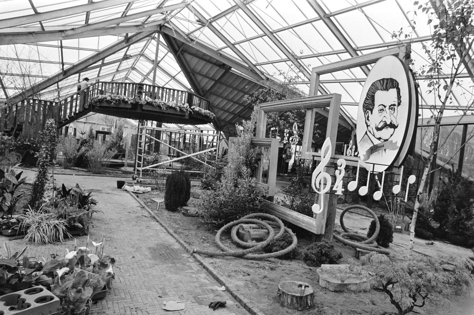 Keukenhof'85 vanaf 29 maart weer open Koningin Beatrix Paviljoen (in het teken , Bestanddeelnr 933-2771