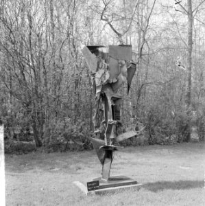 Keukenhof 1964, beeldende kunst, Italiaanse inzending Figura a Beinasco van Fra, Bestanddeelnr 916-3248