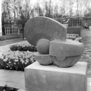 Keukenhof 1964, beeldende kunst, Tempo fermo van Andrea Cascella, Bestanddeelnr 916-3252