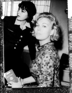 Kim Novak op vliegveld Madrid, Bestanddeelnr 913-6958