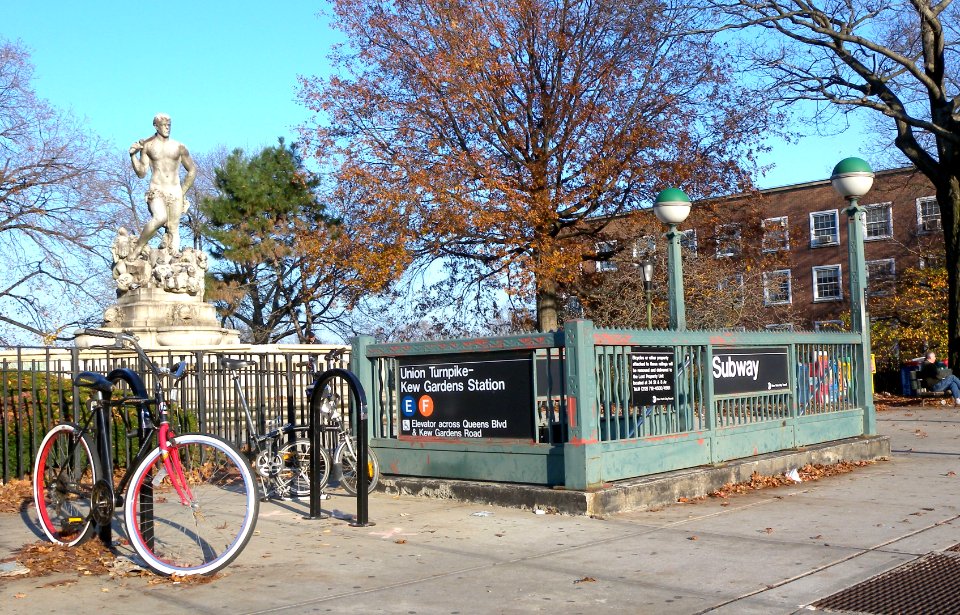 Kew Union Tpk IND sta jeh