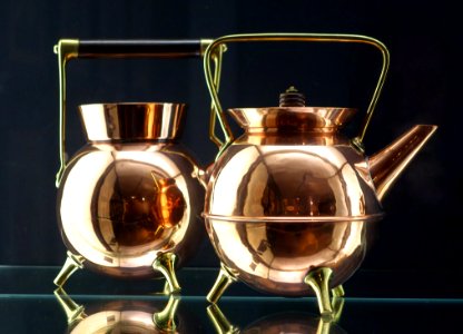 Kettles, designed by Christopher Dresser, made by Benham & Froud, London, c. 1885, copper, brass, wood - Bröhan Museum, Berlin - DSC03920