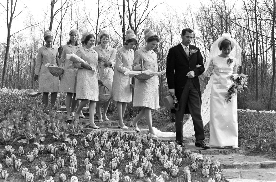 Keukenhof 1967 open, als eerste bezoekers kwam een bruidspaar, Bestanddeelnr 920-1748