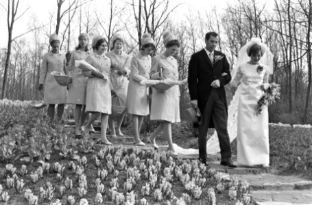 Keukenhof 1967 open, als eerste bezoekers kwam een bruidspaar, Bestanddeelnr 920-1748