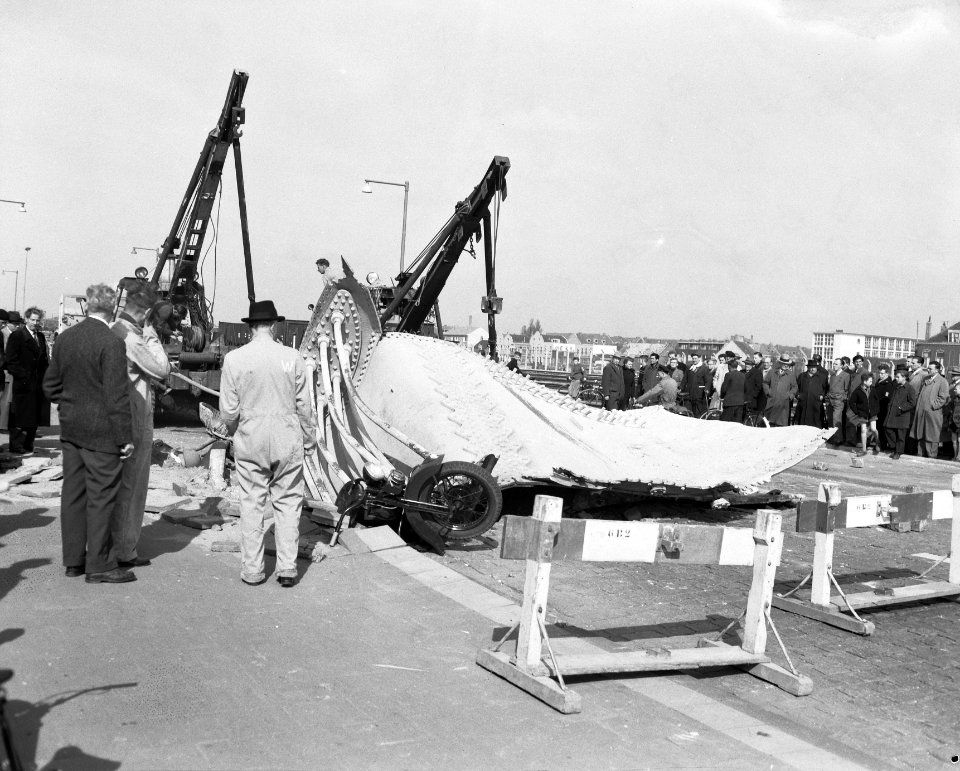 Ketelexplosie in Waalhaven Rotterdam van de sleepboot Gunnard aangetast, Bestanddeelnr 908-5042