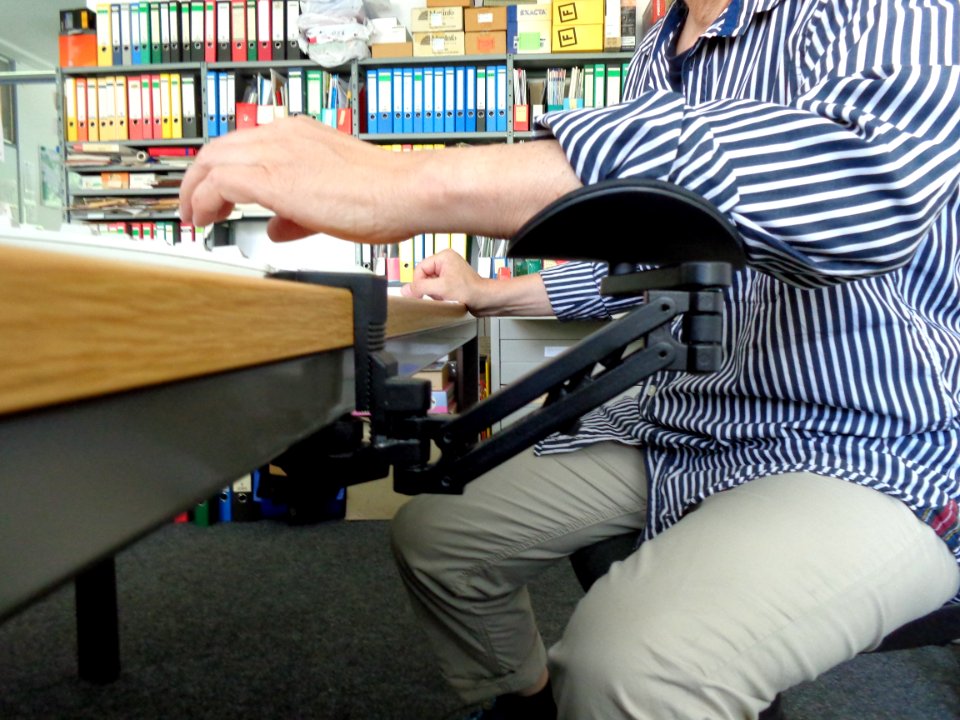 Keyboard arm rest