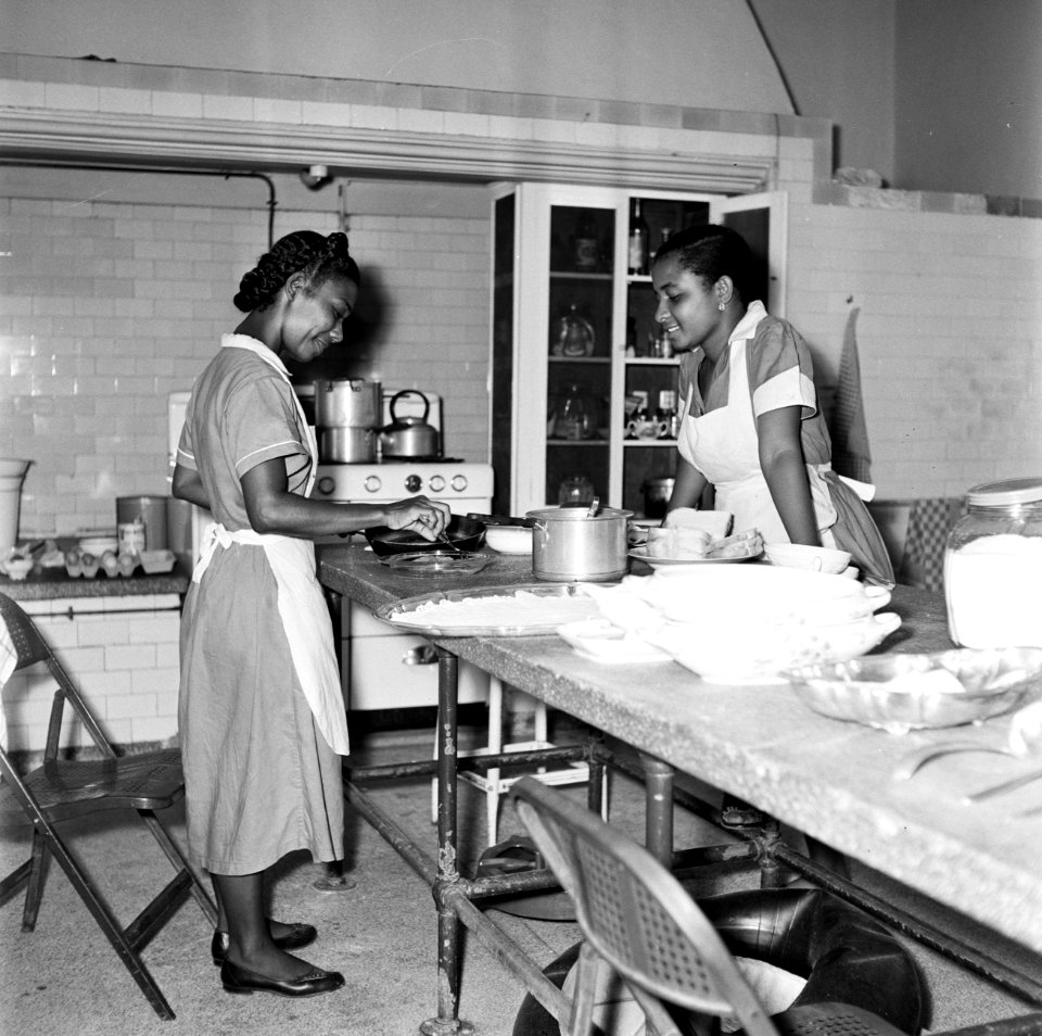 Keuken met bedienden, Bestanddeelnr 252-2838