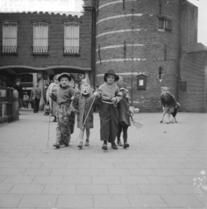 Kinderen op de Munt tijdens Koninginnedag, Bestanddeelnr 912-4352