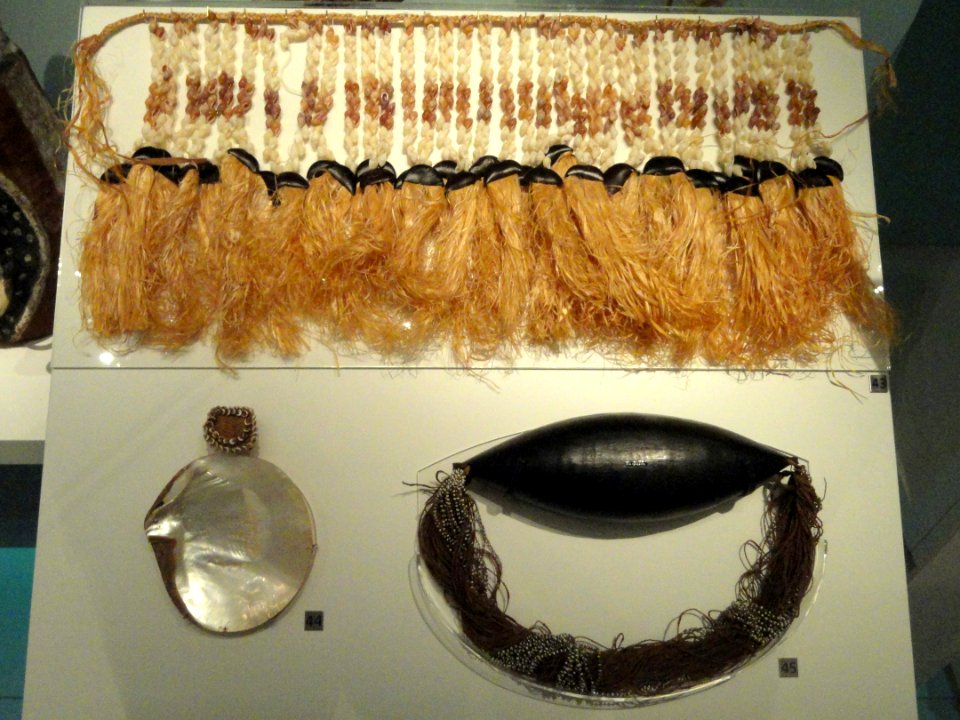 Kilt (Fiji), ornament (New Britain), and belt (Vanuatu), 20th century - Royal Ontario Museum - DSC09604