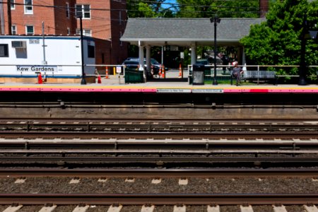 Kew Gardens LIRR station, looking at other side