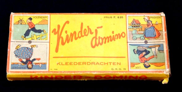 Kinder Domino kleederdrachten, foto1