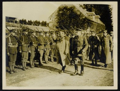 King of Montenegro and the Commander-in-Chief inspecting the Guard of Honour, Bestanddeelnr 158-0964