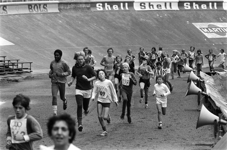 Kilometer-marathon voor de jeugd in Olympisch Stadion in Amsterdam, deelnemers o, Bestanddeelnr 928-7150