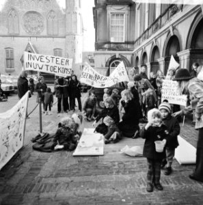 Kinderen op het Binnenhof tijdens de actie, Bestanddeelnr 926-9969