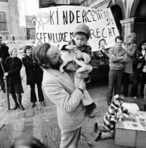 Kinderen op het Binnenhof tijdens de actie, Bestanddeelnr 926-9971
