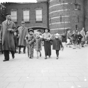 Kinderen op de Munt tijdens Koninginnedag, Bestanddeelnr 912-4353