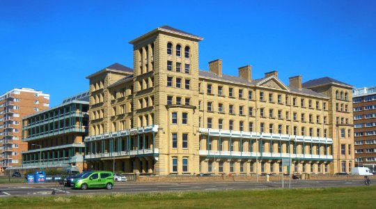 Kings House (Former SEEBOARD Headquarters), Queen's Gardens, Hove (NHLE Code 1205528) (September 2018) (2)