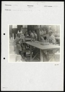 Kinderarbeid omstreeks 1900 in de aardewerkindustrie, Bestanddeelnr 256-1591