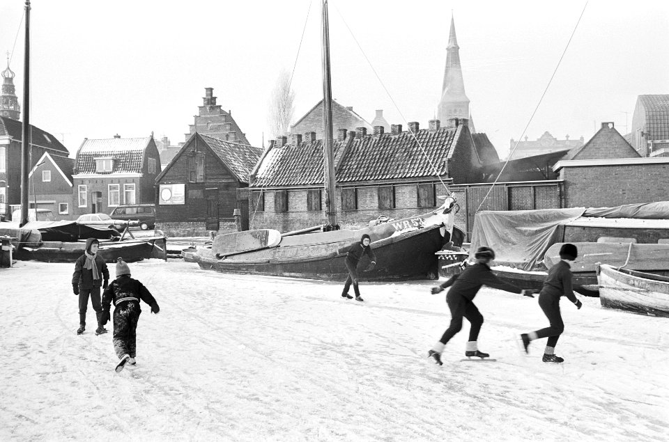 Kinderen schaatsen, Monnickendam, Bestanddeelnr 924-1480