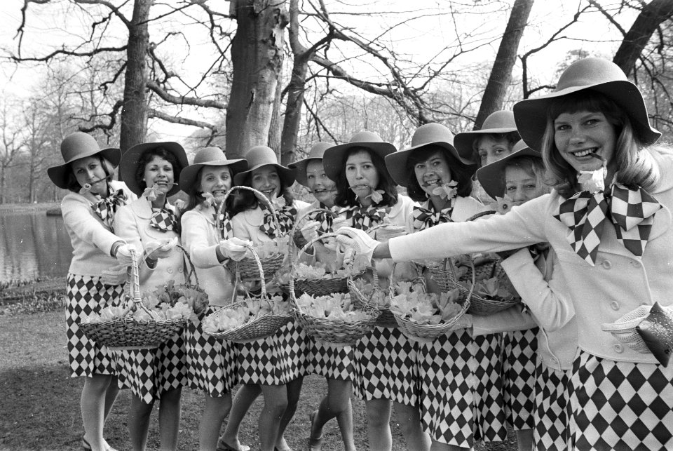 Keukenhof te Lisse geopend, de bloemenmeisjes, Bestanddeelnr 926-3047