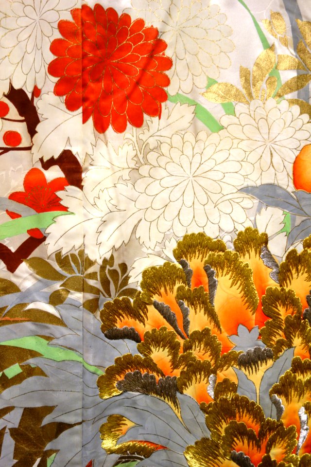 Kimono (furisode) probably used as a theatrical costume, view 3, Japan, early to mid 20th century, silk, gold and silver thread, gold dust - Textile Museum of Canada - DSC00871