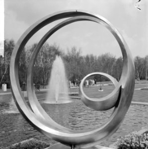 Keukenhof 1964, beeldende kunst, Italiaanse inzending Involuzione del Cercio B, Bestanddeelnr 916-3251