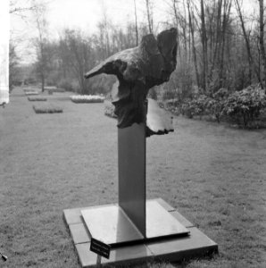 Keukenhof 1964, beeldende kunst, Ferio III laddio van Francesco Somaini, Bestanddeelnr 916-3255