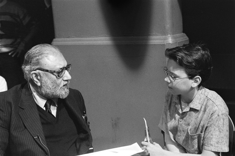 Kinderen praten met Nobelprijswinnaars in Amsterdam Nicolai Basov, Bestanddeelnr 933-9976