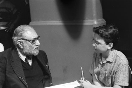 Kinderen praten met Nobelprijswinnaars in Amsterdam Nicolai Basov, Bestanddeelnr 933-9976
