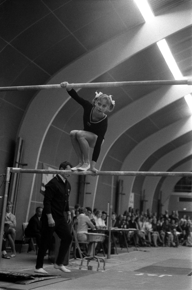 Keur turninterland Nederland tegen West-Duitsland in Groningen.22 Sonja Klein (D, Bestanddeelnr 922-8082