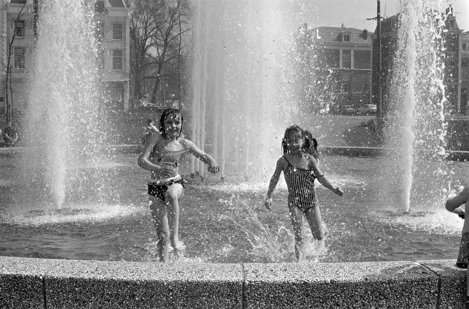 Kinderen in de fontein, Frederiksplein, Bestanddeelnr 922-2733