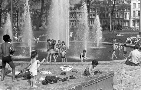 Kinderen in de fontein, Frederiksplein, Bestanddeelnr 922-2737