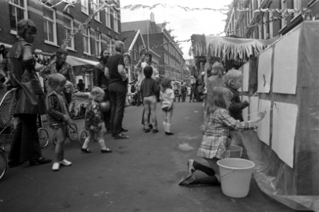 Kinderen maken hun eigen schilderij, Bestanddeelnr 925-6727
