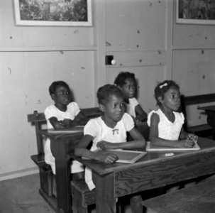 Kinderen in een klas in The Bottom op Saba, Bestanddeelnr 252-8215