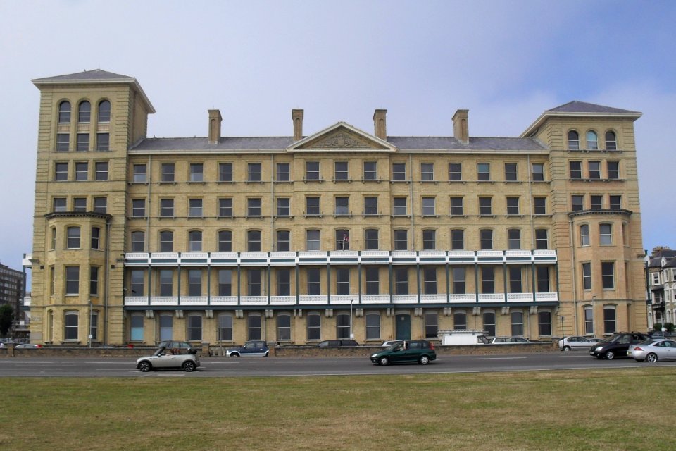 Kings House (Former SEEBOARD Headquarters), Queen's Gardens, Hove (NHLE Code 1205528) (July 2010)