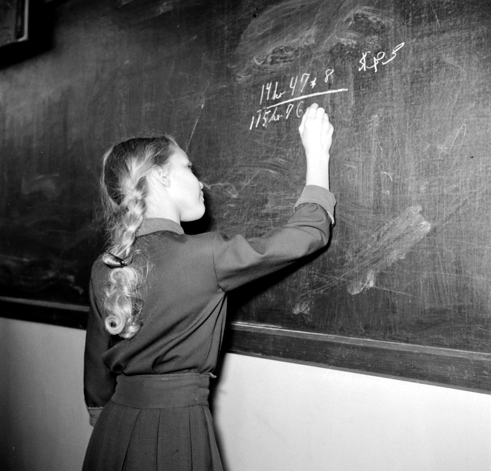 Kinderen krijgen onderwijs in de school van het koninklijk Deens ballet, Bestanddeelnr 252-9220